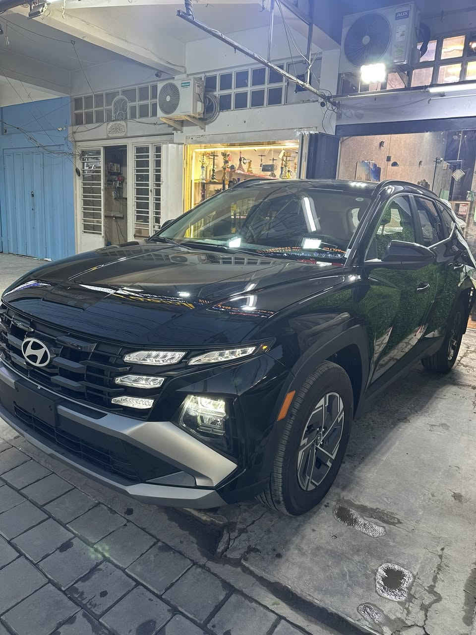 السلام عليكم توسان 2025 وارد امريكي ماشيه زيرو 2000 دخول جديد هايبرد تشتغل وتمشي جديده السياره  مدفوع كمرك وضريبه على حادثهه جدآ خفيف خلفي رقم معفي السياره حاليا بغداد حي البنوك للاستفسار اتصال او واتس اب 
(السياره تباع على حادثهه رقم معفي)

***********
