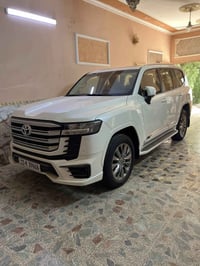 لاندكروز GXR بريم 2024 ملغفه بالكامل  رقم بغداد تحويل مباشر  السيارة ع...