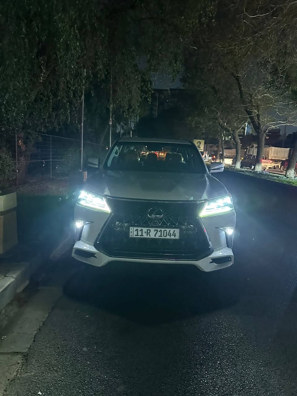 السلام عليكم
الكزز2019
ماشيه100 
بيها بارد بصيط
السعر74وبيها مجال
مكان بغداد
الهاتف ***********
