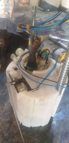 السلام عليكم عبوة فيت بم جالجر حاويه لوك جديد فتحة سكيبه وطلعت بيها هاي العبوه للتواصل ***********
