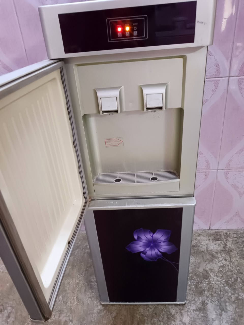 براد شغال شرط حار بارد ثلاجه كل عيب مابيه فول نضافه سعر 60 وبيه مجال مكاني كركوك حي عسكري شراي اتصل ***********
