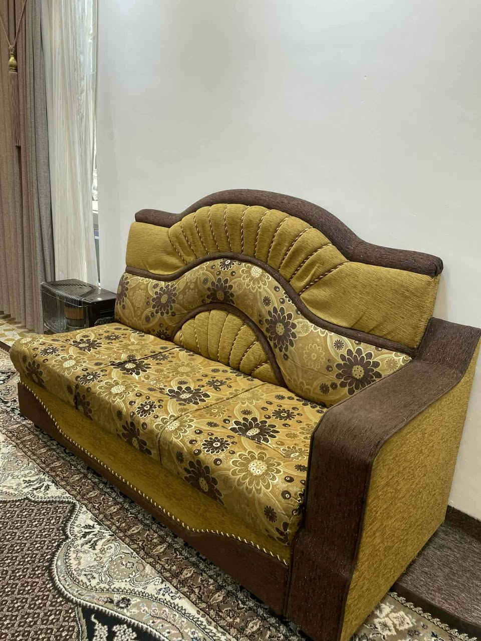 سلام عليكم ديوان نضيف وخشب عراقي وكلش نظيف الطول 7 امتار ونص السعر 250 وبي مجال بسيط
للتواصل على لرقم 
***********
