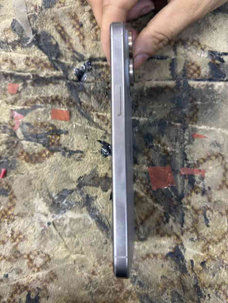 السلام عليكم 
آيفون ١٥ برو ماكس 
بطاريه ٨٩ نظيف كامل ملحقاته 
مداخل صيانه 
سعره ١١٥٠ 
بيه مجال 
عنواني بغداد جديده
***********
