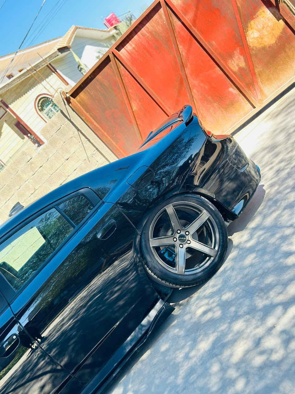 السلام عليكم دوج جارجر موديل ٢٠١٨  السيارة ٨ سلندر ٥٧٠٠ فئة ديتونا يعني فول للاخير السيارة عليها چوبلس s2 مواصفات الديتونا معروفة صور الحادث   https://en.bidfax.info/dodge/charger/3835579-dodge-charger-r-t-2018-black-57l-vin-2c3cdxct2jh147292.html
الحادث جاملقين وبنيد 
السعر ٢١٥
يفضل مراوس بجيب او دورنگو ***********–***********
