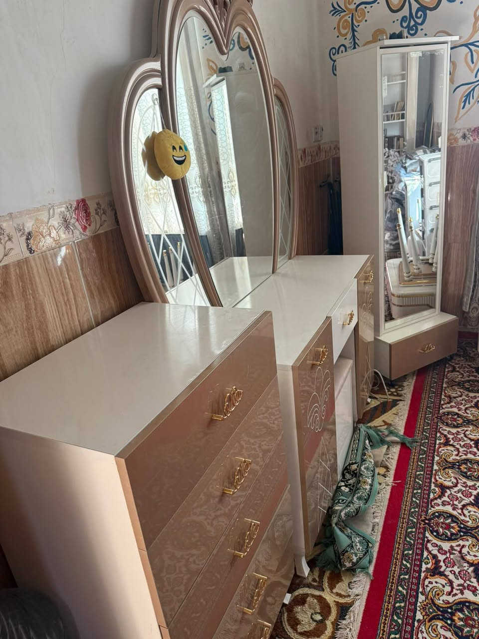 غرفه نوم تركيه فخمه جديدة مستخدمه قليل 9 قطع كلش حلوة 

للاتصال /***********
