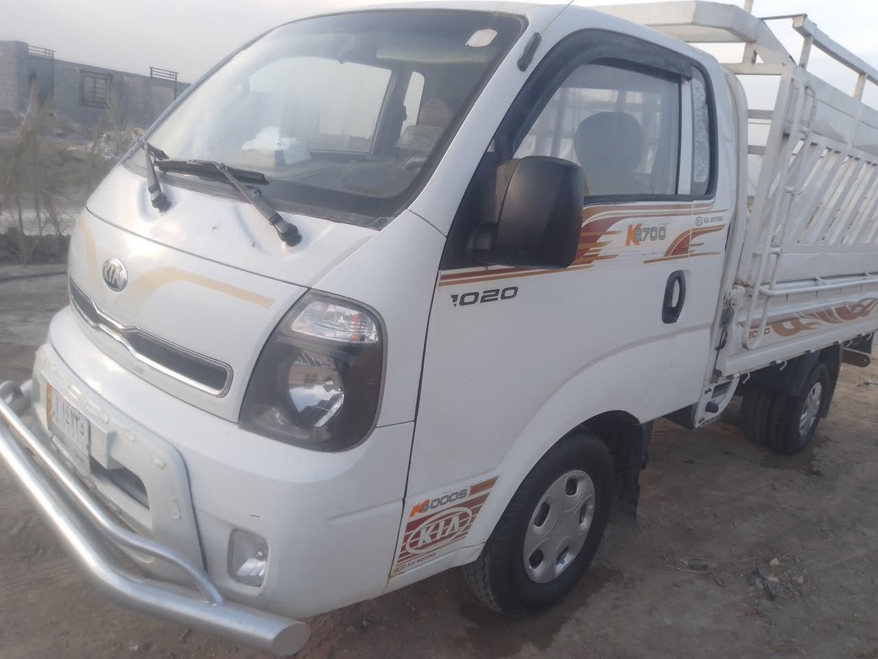 سيارة كيه للبيع بنكو نثيه مفتوح موديل 2015 
مكفول كفاله عامه ماه عده دوس بيهن صبق 
لاه ضربه ولا صبغ ولاه خياس ولاه تبديل 
سيارة جاهزه مجهزه من حداده جديده تخم تايرات 8 جددد مكينه نضيفه كير اكسن كفاله كرهبيات كلي شغال 
تحويل ثاني يوم سنويه مجدده لل 2027 مشروع وطني 
سعر مناسب بيع مسعجل شراي يتصل اناه ابخدمته 
رقم هاتف *********** 
سيارة جاهزه من دعامي الدعاميه شرط نضيفه 
رقم شاصي واضح شاصيه كفاله
