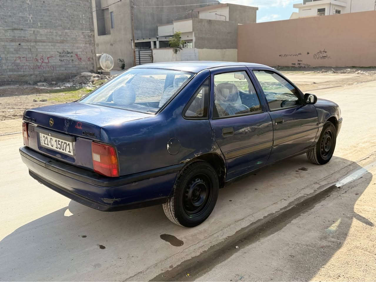 ئۆپل مۆدیل 1992 مەکینە 18 بێ لیدراو شیعار نیە جوار تایەو ویل تازەی لەژیرایە سەنەوی رەقەمی تازەیە کارت بەنزینی هەیە  گیرو مەکینەی بیعەیبە سەیارەکە مالی دۆستە دینار مەسەرەفی تیانیە:رەقەم موبایل:***********واتسئاپ كركوك, العراق
