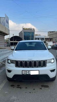 لاريدو 17 السيارة كلين ونظيفة بس هنا بالعراق صار بيها طخة كلش كلش بسيط...