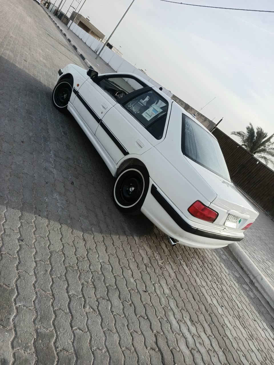 سلام عليكم بيجو بارس للبيع 2013 سياره حلوه ونظيفه اي نقص ما بيها تخم تاير حداده كهربائيات مكاني القبله حي الشهداء رقمها بصره راعيها موجود شرط تحويل السعر 40 وبيها مجال للشراي***********
