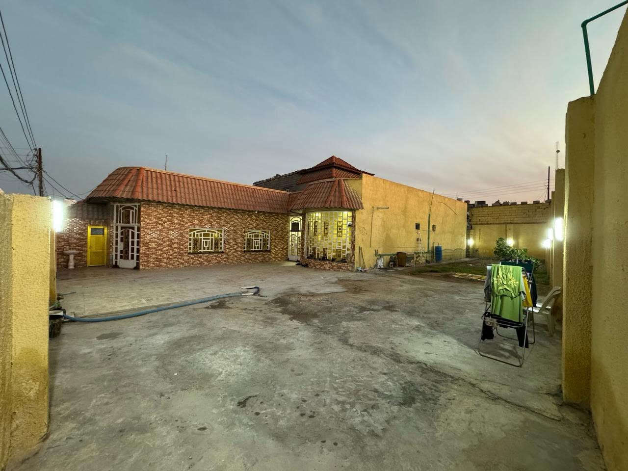 السلام عليكم
بيت للبيع وقف سني المساحه 500متر
البناء حديث
معا الاثاث 
غرف نوم ثنين مودرن تركي
ديوان + قنفات تركي للسقبال
المطبخ كامل كاونتر وميز طعام وثلاجات ومجمده البيت جاهز من كولشي والصور موجوده والشراي يشوف كله اصلي وجديد شغل مرتب
الموقع ابو الخصيب كوث ثويني شارع كوت ثويني مقابيل جامع السيده خديجه ع الرئيسي ع شارع رابع بيت عن التبليط السعر 135
***********
