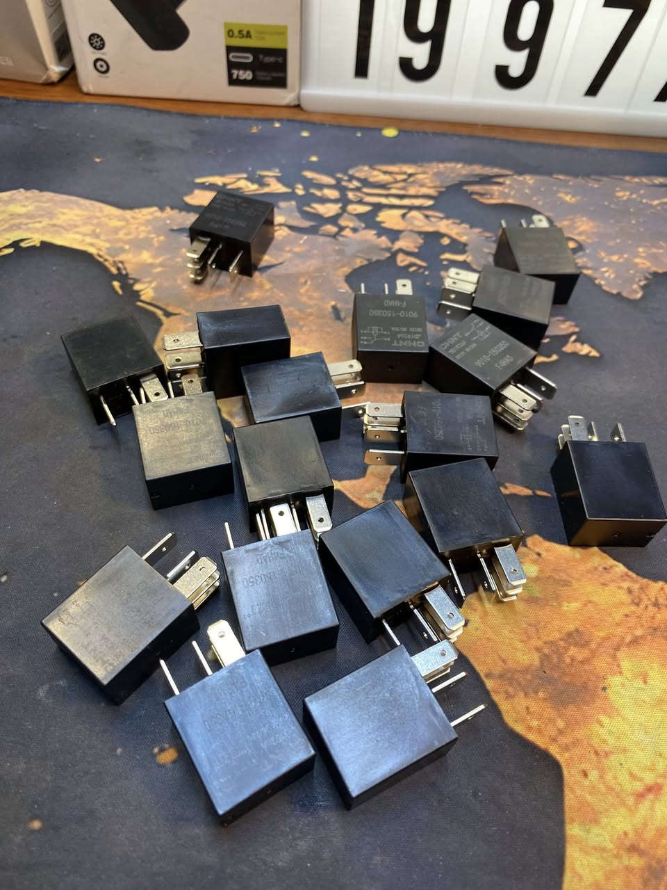 ريلاي  للسيارت متوفر 18 قطعة 
سعر القطعة ب3 الاف/قطغتين ب5 الاف 
اذا شلع ب35 الف
متوفر توصيل جميع المحافضات 5 الاف


**إذا كنت صاحب هذا الإعلان وتريد حذفه لأي سبب، رجاءا أرسل رسالة إلى الدعم الفني**