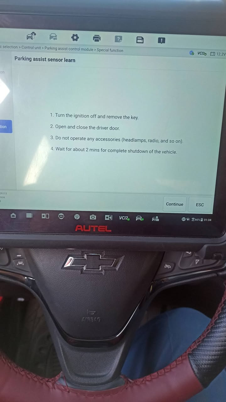 🔧🚗 استبدال وبرمجة احترافية لحساسات الركن الأمامية – Chevrolet 🚗🔧
في ورشة مهدي لصيانة السيارات الحديثة
نحن لا نُجرب…
ولا نستبدل القطع إلا بعد تشخيص علمي مؤكد
ثم برمجة ومعايرة حسب مواصفات المصنع.
🔍 المرحلة الأولى: التشخيص الإلكتروني الدقيق
تم فحص السيارة باستخدام جهاز Thinkcar – ThinkTool
والدخول إلى وحدة التحكم الخاصة بنظام الركن:
Parking Assist Control Module (PACM)
وتم تسجيل كود العطل التالي:
DTC: B0955-08
Parking Assist Front Sensor Left Middle Circuit – Performance – Signal Invalid
🧠 ماذا يعني هذا الكود علميًا؟
خلل في أداء الحساس الأمامي الأيسر (الوسطي)
الإشارة الخارجة من الحساس غير متوافقة مع القيم المرجعية
غالبًا يدل على:
تلف داخلي في الحساس
أو انحراف في خرج الإشارة لا يمكن تصحيحه بالبرمجة فقط
📌 بعد التأكد من:
سلامة الأسلاك
سلامة التغذية الأرضية والجهد
عدم وجود خلل في شبكة CAN
✅ تم تأكيد تلف الحساس نفسه.
🧩 المرحلة الثانية: استبدال القطعة التالفة
✔️ تم استبدال الحساس الأمامي الأيسر الوسطي
✔️ بقطعة جديدة مطابقة لمواصفات المصنع
✔️ مع تثبيت صحيح بزاوية الصدام الأصلية
❗ ملاحظة مهمة:
تركيب الحساس بدون برمجة = عطل مستمر
لأن وحدة PACM لا تتعرف على الحساس الجديد تلقائيًا
💻 المرحلة الثالثة: البرمجة والتعريف الاحترافي
تم استخدام جهاز Autel MaxiSys MS909S2
وهو جهاز متخصص في برمجة وحدات GM المتقدمة
✔️ ما تم تنفيذه:
برمجة وحدة PACM
تعريف الحساس الجديد داخل النظام
تنفيذ:
Front Parking Assist Sensor Relearn
Calibration حسب ارتفاع الصدام وزاوية التركيب
مزامنة الإشارات مع:
BCM
IC
نظام ADAS
✅ النتيجة النهائية:
✔️ حذف كود العطل B0955-08 نهائيًا
✔️ اختفاء إنذار الركن من لوحة العدادات
✔️ قراءة دقيقة للمسافات
✔️ استجابة فورية للحساس الجديد
✔️ النظام يعمل كما خرج من المصنع
🧠 خلاصة تعليمية للمتابعين:
🔴 استبدال الحساس بدون برمجة = فشل
🔴 برمجة بدون تشخيص = خسارة مال
✔️ النجاح الحقيقي =
تشخيص → استبدال صحيح → برمجة → معايرة
📍 العنوان:
الناصرية – حي الشهداء – مجاور جامع المحسن
📞 رقم الهاتف:
***********
🛠️ ورشة مهدي لصيانة السيارات الحديثة
كهربائي سيارات | فحص كمبيوتر | برمجة وحدات | ADAS | Chevrolet
💙 إذا أعجبك الشرح: 👍 لايك
💬 تعليق
📤 مشاركة ليستفيد الجميع
تابعنا لتشوف الفرق بين الصيانة العشوائية والصيانة العلمية
