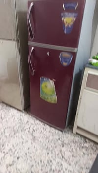 ثلاجه 10قدم لبيع تفاصيل بل منشور    سعر100 عنوان شعله 07700420882