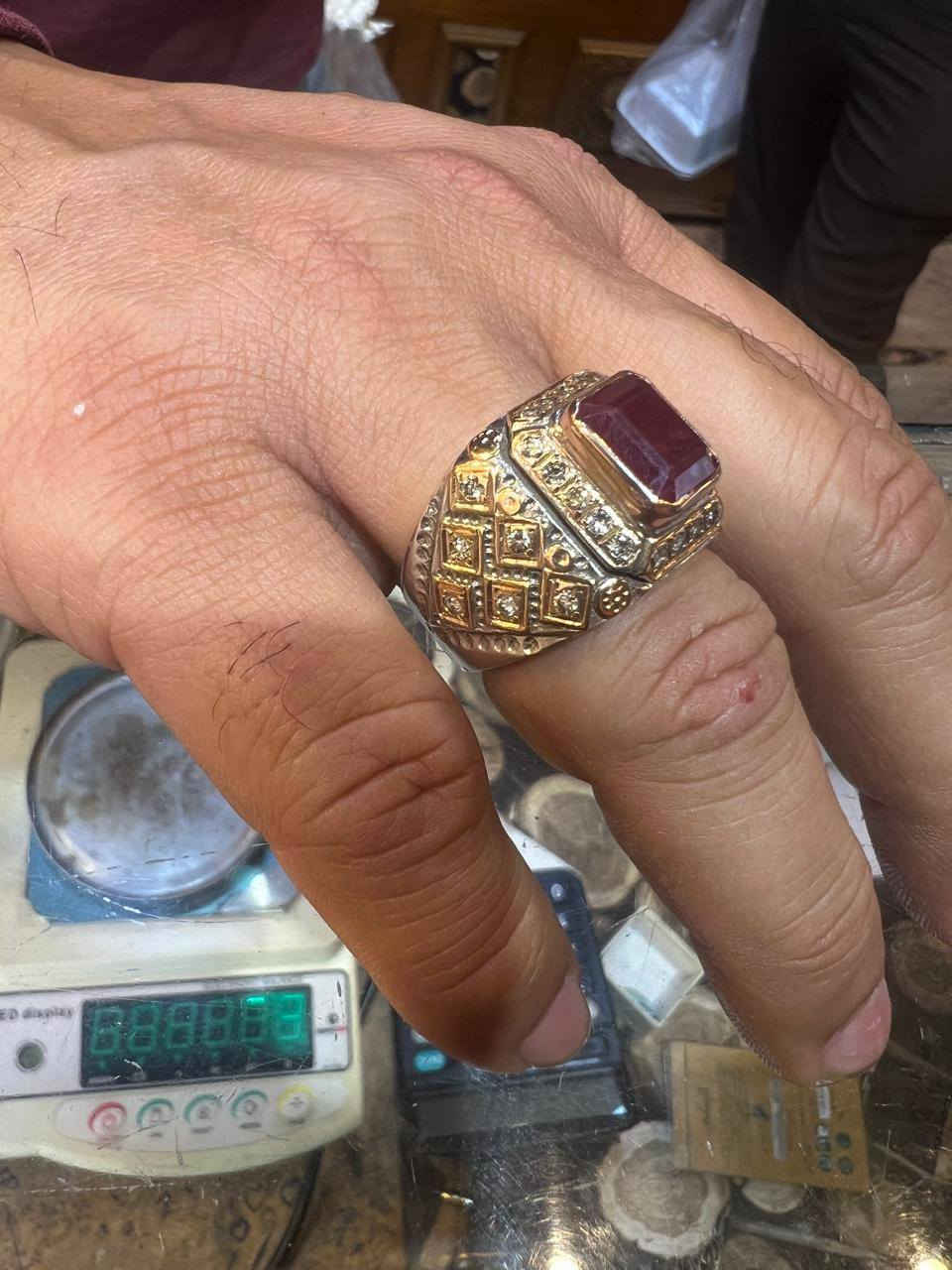 الصياغات القديمه والانيقه
مواصفات الخاتم

حجر الياقوت الحقيقي وليس كارنت 

مطعم بالالماس البلجيكي عدد 24 ماسه

مع مايقارب مثقال من الذهب عيار 21 القواعد من الذهب 

اكيد صياغة باسم زاروكه القديمه 

قياس الحجره 14 ملم

قياس الفضه 23

السعر معروف لهكذا جوهره وصياغة  فقط الى اصحاب الذوق الرفيع وان شاء الله الجميع من اصحاب الذوق المميز


**إذا كنت صاحب هذا الإعلان وتريد حذفه لأي سبب، رجاءا أرسل رسالة إلى الدعم الفني**