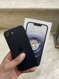 ايفون 16e ذاكره 128 بطاريه 100 ضمان ماستر يخلص بشهر سابع سعره 700 0773...