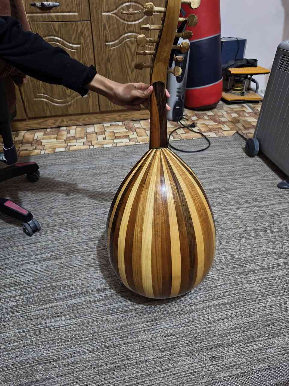 عود تركي اوتار جديده مع جنطه سعره 150 بي مجال مكاني بصره زبير ***********
