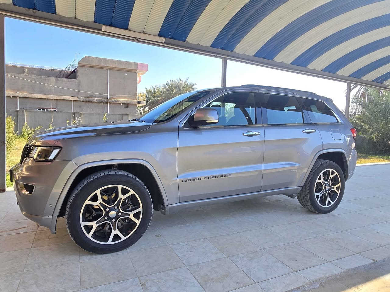 السلام عليكم
جيب موديل 2019 خليجي للبيع 
رقم اربيل ب اسمي تحويل او وكاله ماشية 90 الف حقيقي تخم تاير حدادية جديدة سيارة فول مواصفات 
السيارة مكفولة من كلشي بيها شبر صبغ بالجاملغ الامامي الايمن فقط 
بصمة⁩
محرك كير مكفولات ⁦
تبريد قطعتين 
كروز سرعة
بانوراما  
جنطة كهربائية ⁦
ستيرن كهربائي ⁦
حساسات  خلفية 
 اوتو ستارت  
انارات ترحيب 
تشغيل عن بعد 
 لدات داخلية  
شاشة جبيرة 
صدر امامي خلفي جديد 
داخل جلد   
لايت زنون  
منفذ USB امامي خلفي 
حساس مطر 
ويل 20مع تخم تاير جديد ⁦
هزة وفحص جدد+سنوية جديدة   
كشنات تدفئة امامي وخلفي +تبريد  
نظام  GBS 
وضعيات قيادة 
نقاط عمياء +كاميرا خلفية 
دمامي خلفي
مري هيتر 
كشنات خزن 
نظام ايكو 
اشاير بلمري 
دخول ذكي

السعر 283 بيها مجال
*********** بغداد, العراق
