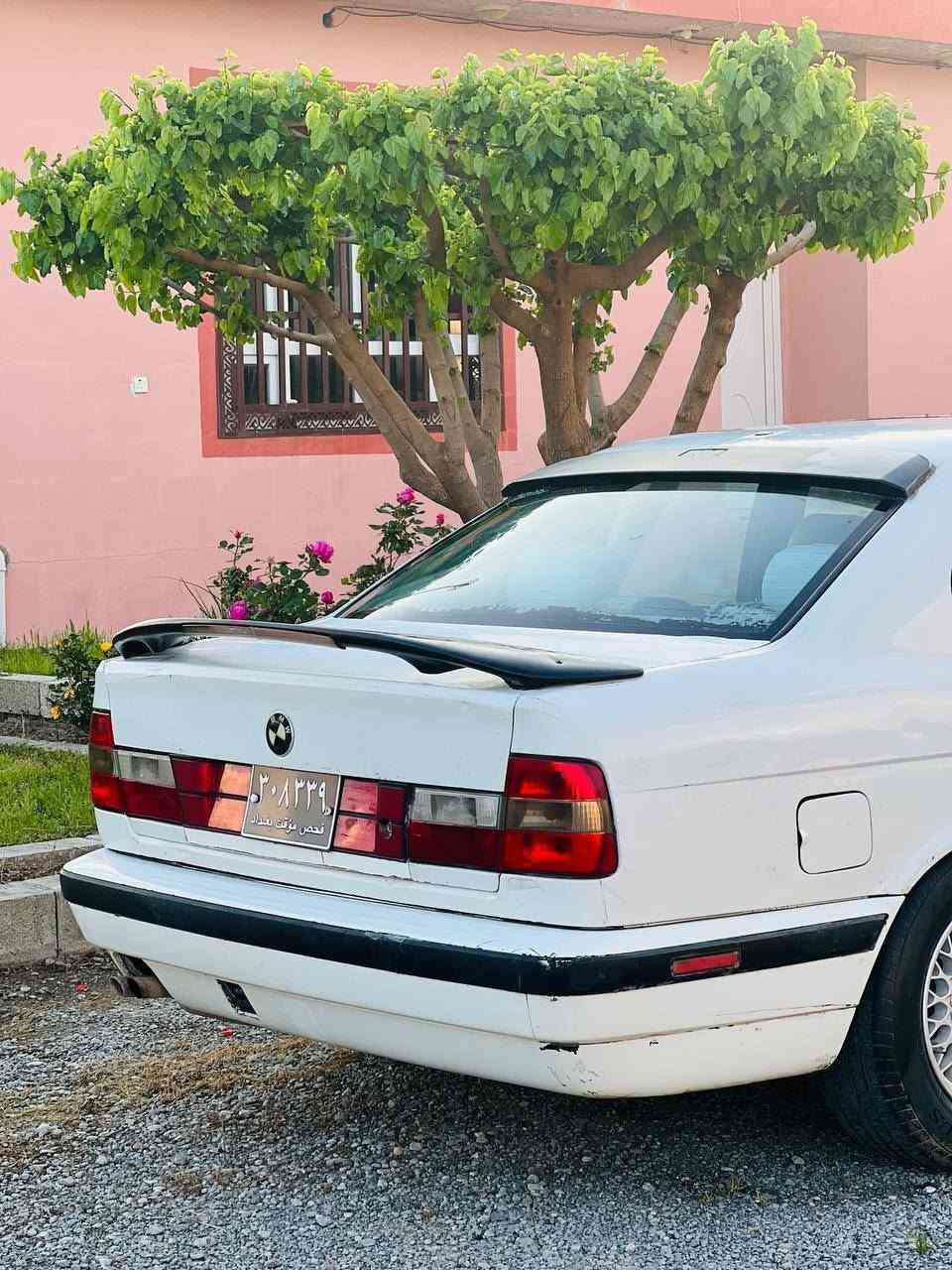 Bmw 520 
بی ئێم ٥٢٠ کەپس گیر عادی
مۆدیل ٩١ دوو جام کارەبا قفل مەرکەزی و بێ دەعم و لێدراو سلاید شاشە ئایپاد دوو جام کارەبا  گیرو مەکینەی  بە شەرت و بێ مەسروف 4 ویلی عەسیر لۆکی تازە بۆ بستراوە   ئارم پلاستیک هەولێر
 ٣٦ وەرەقە مەجالێکی برایانە 
*********** رانية, السليمانية
