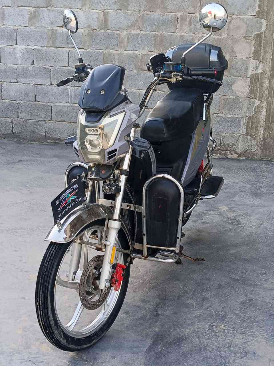 السلام عليكم. دراجه للبيع موديل 25 ست بطاريات دراجة نضيفه 100/100 كهربائيات كلها شغاله اي نقص ما بي سعره 550 و بي مجال والبطاريات عل فحص للتوضيح بطارياته بيهن نفخه بسيطهه
 مكاني حصي يصل للفلوجه  *********** بي واتساب
