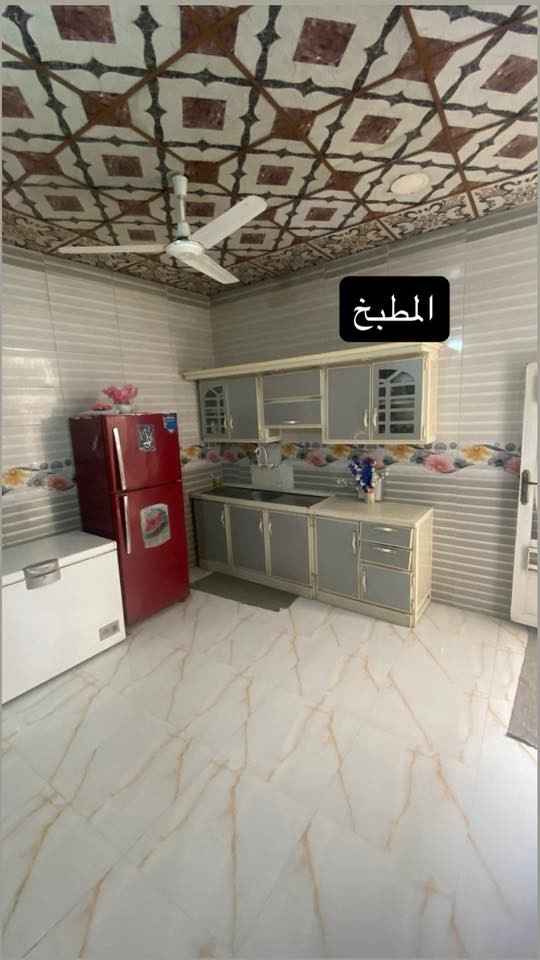 🏠 دار سكنية للبيع (بناء طابوق + سقف عكادة)
نوع البناء: بناء طابوك بالكامل.
السقف:  عكادة.
المساحة: 132 م.
التفاصيل الداخلية:
غرفة نوم + هول + مطبخ.
استقبال واسع (ناقص لبخ فقط).
 (حمام + تواليت).
الخدمات :
الفرع مصبوب .
مجاري كامله .
بوري (إسالة) واصل لباب البيت .

📍 العنوان: بابل - الحلة - الحمزة الغربي (حي الإمام) - قرب سيد حبيب على ربيانة - الفرع المقابل لبيت (وعد مالك الكصاب).
📞 للتواصل والاستفسار:
***********
*********** 

(متوفر واتساب في حال عدم الرد على المكالمات)
