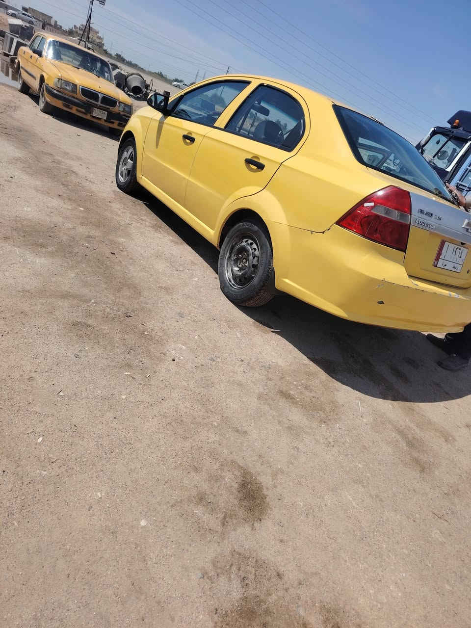 السلام عليكم ورحمة الله وبركاته 
افيو للبيع رقم واسط مشروع وطنيي ل28
شرط التحويل 
كير مكينه حدادي 70/100 تاير نص عمر 
كهربائيّة فول شاشه 
مكفوله اصوليات وعيب شرعي  
بيها طخه بجاملق الخلفي موضح بصوره 
تفاصيل اكثر 
اتصال *********** واتساب
