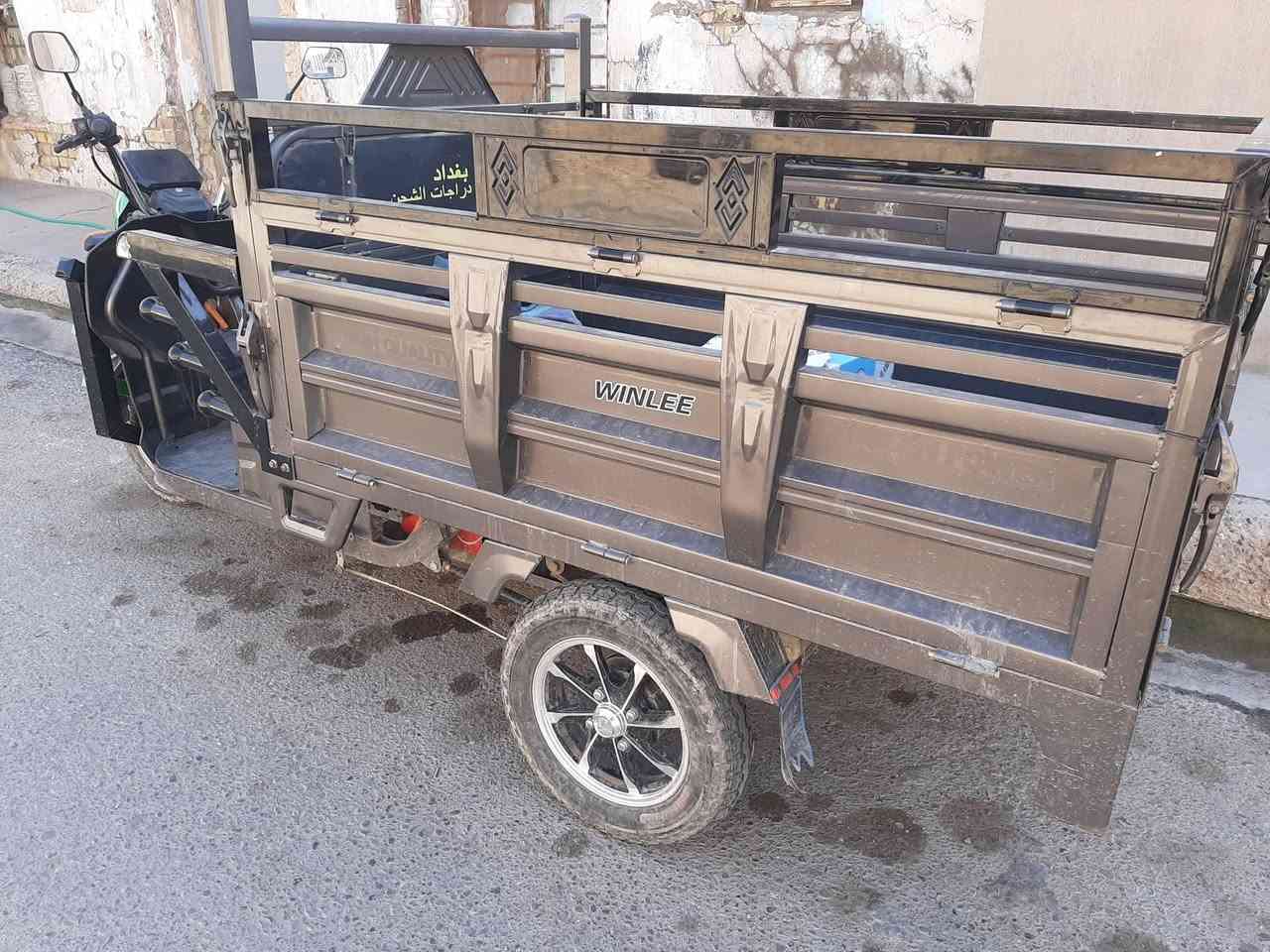 السلام عليكم
شباب ستوته شحن الفحل المضلع الحجم الجبير ستوته نضيفه فول  برغي ماناقصها شغل وتطلع ٦ بطاريات
سعرها مليون ٥٠٠ الف
مكاني فلوجه ***********
