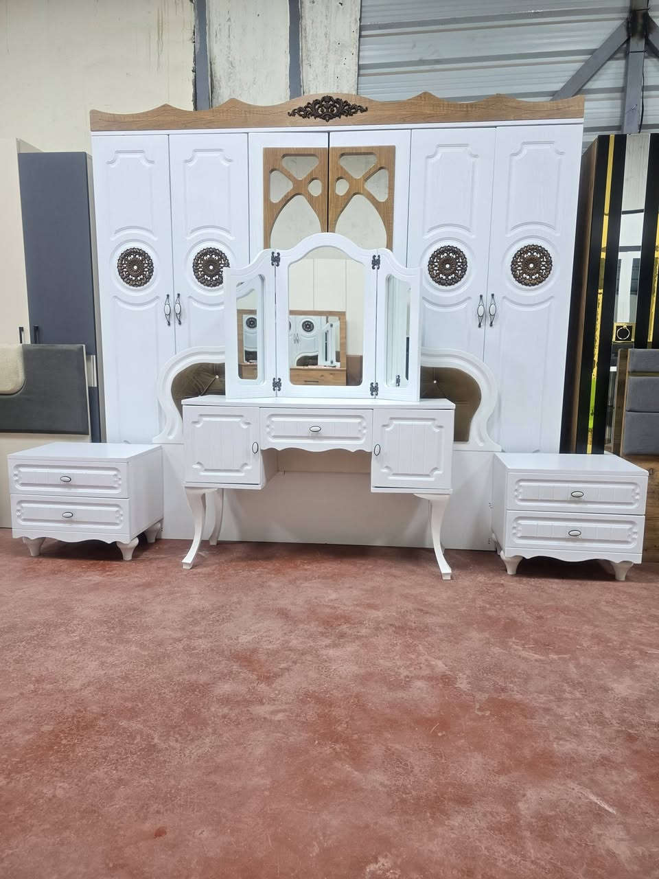 غرفه ترڪي مستخدم كانتري 💗
***********
8قطع 💗
نضافه 95 💯
نضام ابواب💗 
السعر 850💗
مع شد🪛 ونقل 🚚  مجاني داخل بغداد 💯💯💯
