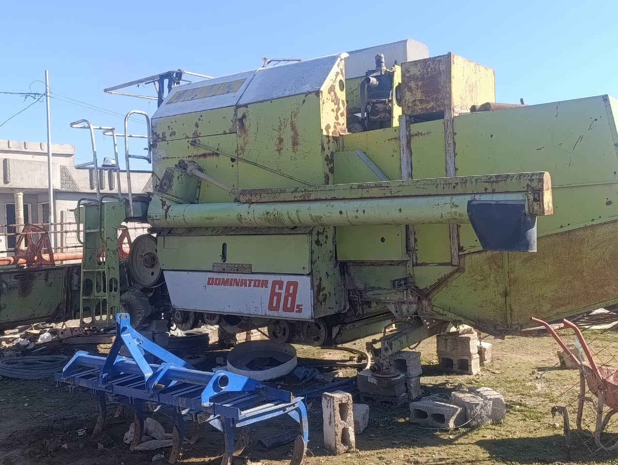 السلام عليكم للبيع حاصود كلاس موديل 89 تخم تاير جديد محرك  بيركز  العنوان كركوك الحويجة للاستفسار الاتصال علي الرقم ***********
