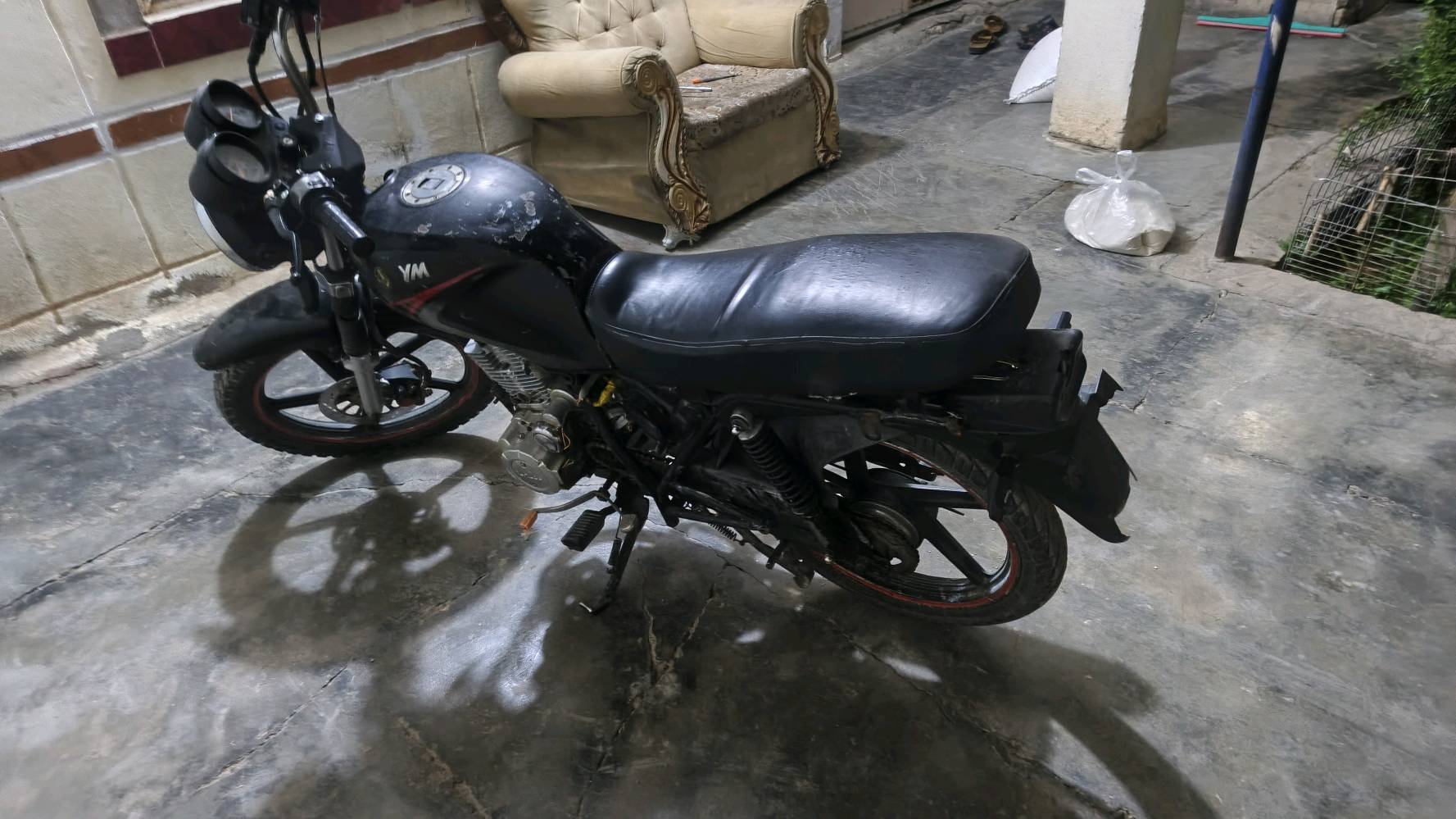 سلام عليكم موطور لل بيع او مراوس بوطور سايم لل بيع يرهم مراوس سعر 375وبي مجال مكان رمادي على سده مال بعلوان نقصه بس كفرات وشغل كلشي ما بيه 
كهربايات كلهن شغله بس اشياير يمنه ويسر ما مشتغل الايت عالي ناصي شغل نكره صلف هندر شغل موطور حلو بس نقصه كفرات
***********0بي واتساب