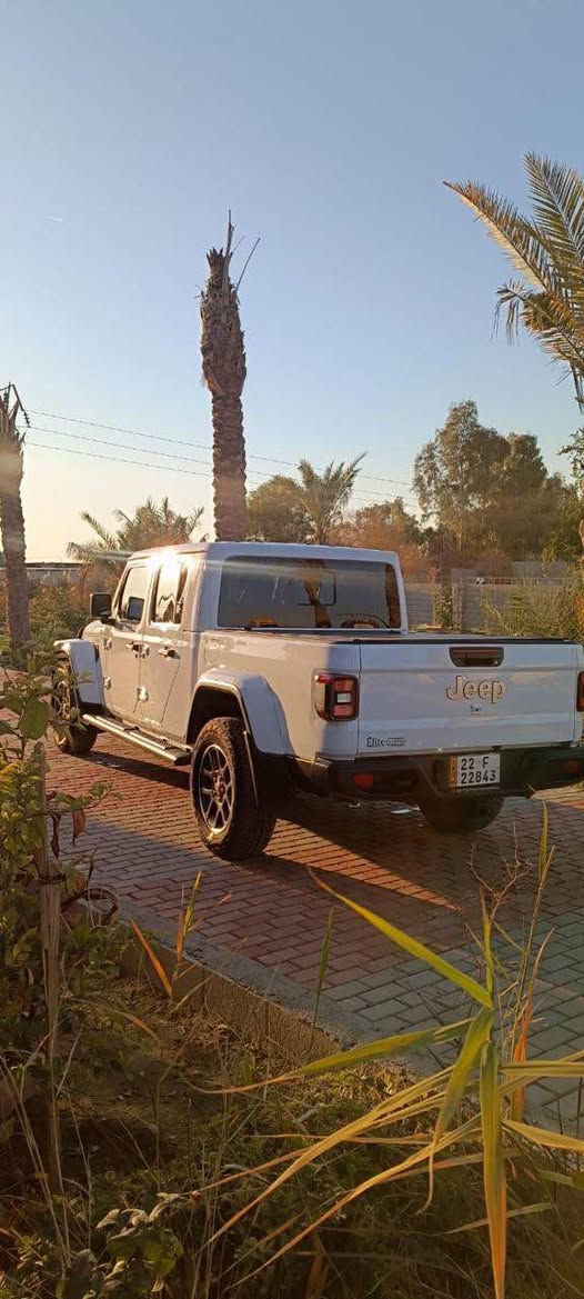 كلاديتور jeep 
موديل ٢٠٢١ كلين مكفول 
فول مواصفات
ماشية ٣٣ الف كم 
*********** كركوك, العراق
