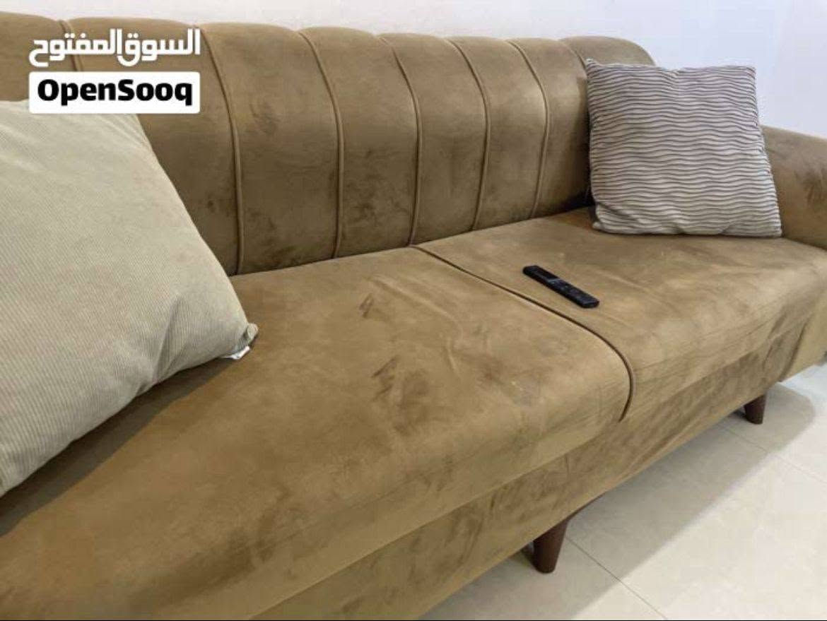 السلام عليكم
ميز تلفيزون جديد مثل ماموضح بالصورة البابين المفتوحة فقط يرادلهم شد مابي ضرر سعرة ٧٥ ألف

تخم سعرة ٣٠٠ ألف وبي مجال بسيط

مكان الدورة/زراعي مقابيل ابو طيارة 
للاستفسار *********** عادي /واتساب
