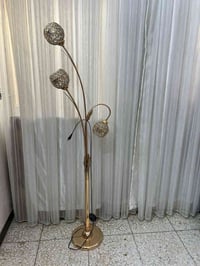 طاولة • ديكور منزلي