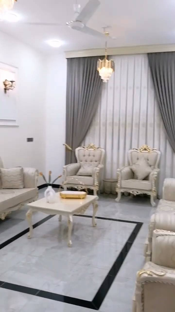 دار للبيع يباع مع الاثاث 
شارع ١٠٠ التقسيم الجديد
خلف المعمل
خدمات كاملة 
المساحة ٢٠٠ متر
شوارع ١٠ متر
خدمات كاملة 
طابو زراعي بأسمي
بناء حديث ٢٠٢٥
مطبخ حار بارد
إستقبال
هول
غرفتين نوم
ممر جانبي وممر خلفي
مجمع صحيات داخلي وخارجي
بناء درجة اولى
للاستفسار
***********
