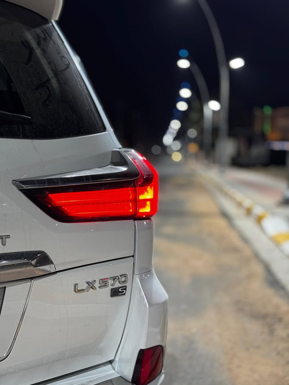 السلام عليكم شباب، للبيع
لكزس LX 570 سوبر سبورت موديل 2018، خليجي مكفوله ونظيفة جداً 
المواصفات:
 المحرك: 8 سلندر 5.7.
 سوبر سبورت، يعني فول مواصفات كاملة (كت رياضي مميز، رادار، تحديد مسار، بروجكتر، كاميرات 360 درجة).
 الداخلية: جلد نظيف، تبريد وتدفئة مقاعد، ونظام صوتي Mark Levinson 
 الحالة: السيارة نظيفة ومحتاجة صاحب نصيب، وما بيها أي نقص.
ماشية :138 الف كيلو
السعر: 65,000$ (خمسة وستون ألف دولار)
المكان: الأنبار / الرمادي
للاستفسار والتواصل: ***********
