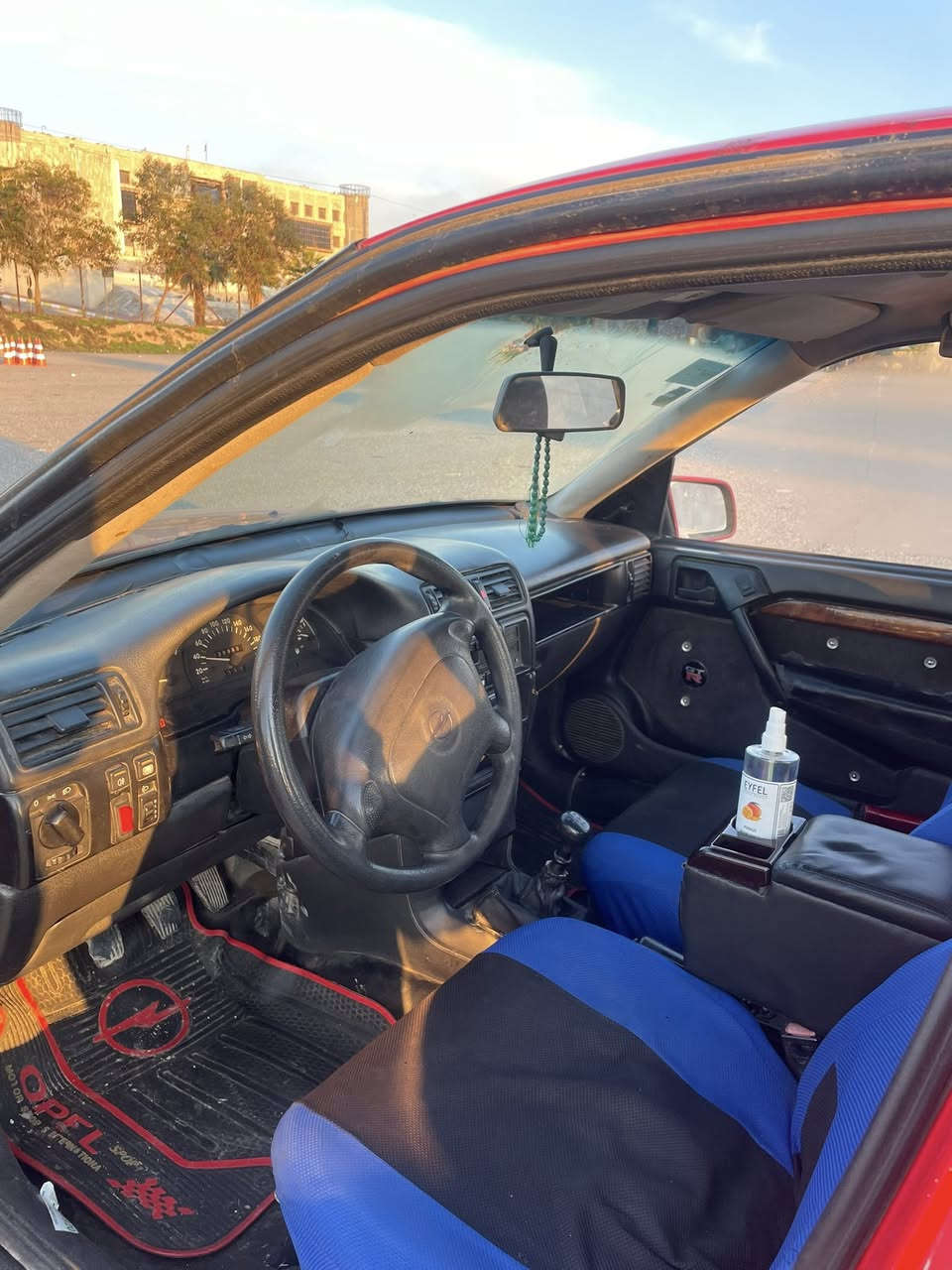 السلام عليكم اوبل فكترا للبيع موديل 1992 رقم دولي الماني كوبون اكتروني 
السيارة باسمي مصبوغة جمالية فقط سقف ما مصبوغ 
دوائر مامصلحه فول  محرك مصار شهرين من عمرته نظيف 
جامات امامي كهرب سيارة مابيها ضربة بس شبر جاملغ خلفي السيارة دواخلها نضاف فول مشاءالله والخارج شرط شخط مابيها السيارة كلشي بيها شغال مابيها نقص ابد كهربائتها كلها شغالة السيارة مال بيت  سعرها 46 وبيها مجال للشراي *********** واتساب كذالك بي مو شراي لاتخابر
