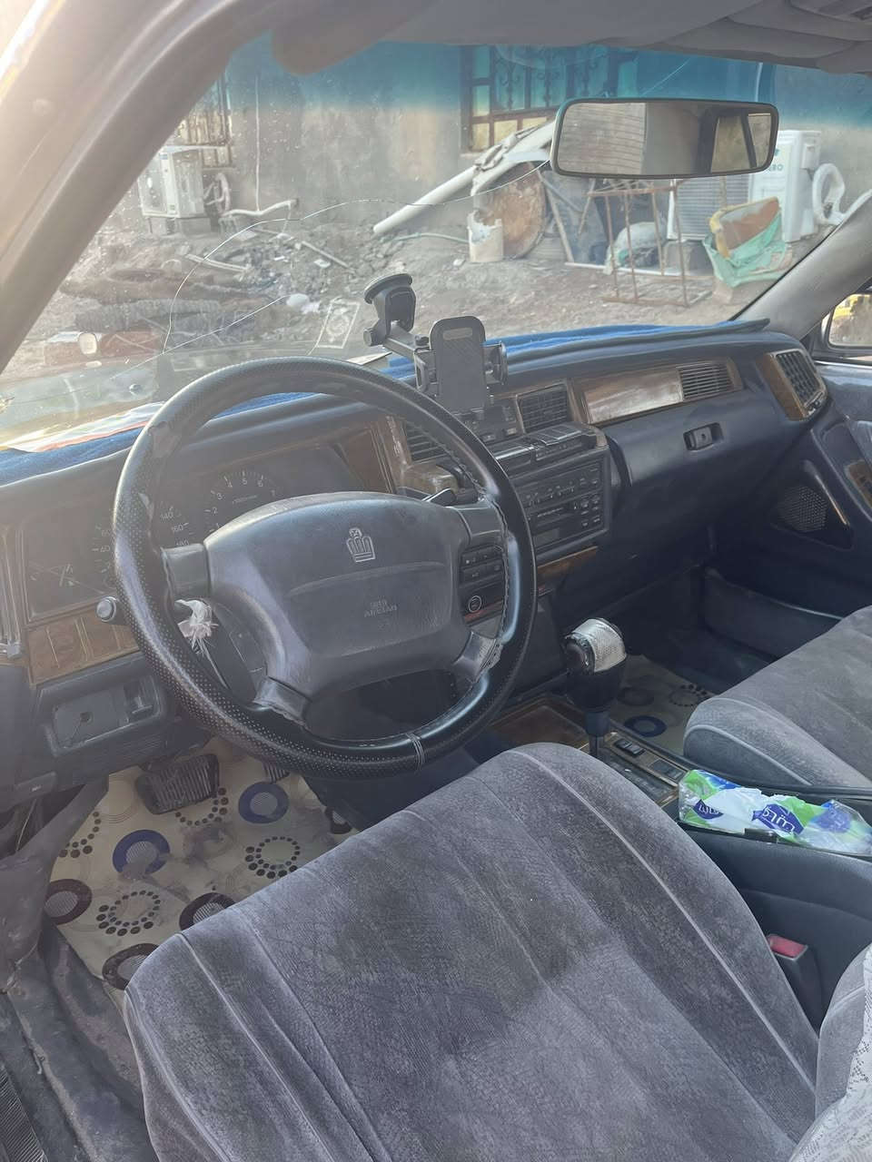 👑 إعلان بيع سيارة: تويوتا كراون Royal Saloon 1996 - قوة الماضي وفخامة الحاضر
📢 نداء لعشاق الكلاسيكيات والفخامة اليابانية الأصيلة!
أعرض للبيع أيقونة السيارات الفارهة، تويوتا كراون (Crown Royal Saloon) موديل 1996، السيارة التي لا تعرف التوقف.
⚙️ الحالة الميكانيكية والتحضيرات (الأداء مضمون)
• المحرك والجير (الناقل): بحالة ممتازة جداً، أداء عالي على الطريق بدون أي ملاحظات أو أصوات غريبة، يضمن متعة قيادة حقيقية.
• الإطارات: جديدة بالكامل، جاهزة للسفر والقيادة اليومية.
• الصيانة: السيارة لا تحتاج إلى أي صيانة، شغل وامشِ! 
✨ المواصفات المميزة
• النوع: Toyota Crown Royal Saloon (الفئة الملكية).
• الموديل: 1996.
• المميزات الداخلية: مقصورة داخلية واسعة ومريحة، تمثل فخامة التسعينيات بامتياز (تبريد شغال + حدادة جديد بالكامل + تنتهي السنوية بنصف سنة 2026 ).
• السعر: [ 65 $ ] (قابل للتفاوض البسيط جداً بعد المعاينة).
📝 ملاحظات مهمة للمشتري
• تم تجهيز السيارة للبيع بتركيز على الأداء. تحتاج فقط إلى عناية تجميلية بسيطة (تنظيف عميق داخلي ومعالجة الصدام الأمامي إن لزم الأمر) لتبدو كسيارة صالة عرض.
• البيع للجادين فقط والذين يقدرون قيمة هذا الموديل ومحركاته القوية.
📞 للتواصل والمعاينة:
يرجى الاتصال على [ *********** ]
لا تضيع فرصة امتلاك قطعة من تاريخ تويوتا الفاخرة بجاهزية عالية!
