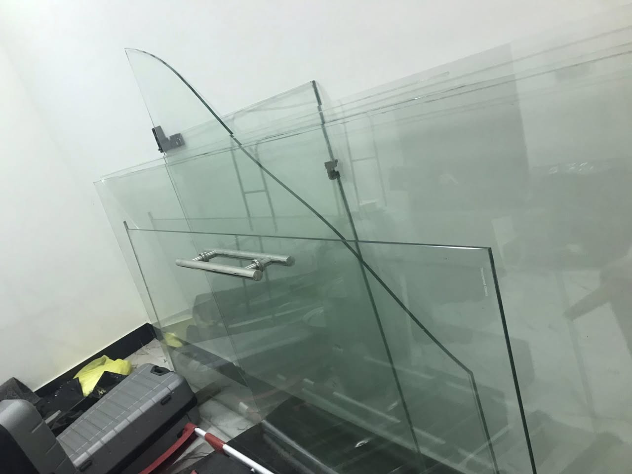 السلام عليكم قطع جام مال محل جديد 4قطع الطول4ولعرض4 مع باب الجام مستخدم قليل السعر200وبي مجال مكاني البصره الجزيره***********
