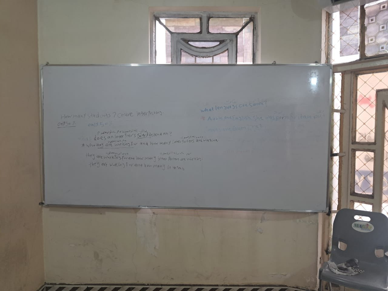 السلام عليكم 
اغراض مستعمله نضيفه 

الميز المكتبي ب٦٠ 
الرحلة ٢٠
السبورة هاي اكبر قياس ٦٠
والكرسي ابو الرحلة ١٥ هو والكراسي وكلهن نظيفات

الرقم للاستفسار ***********
