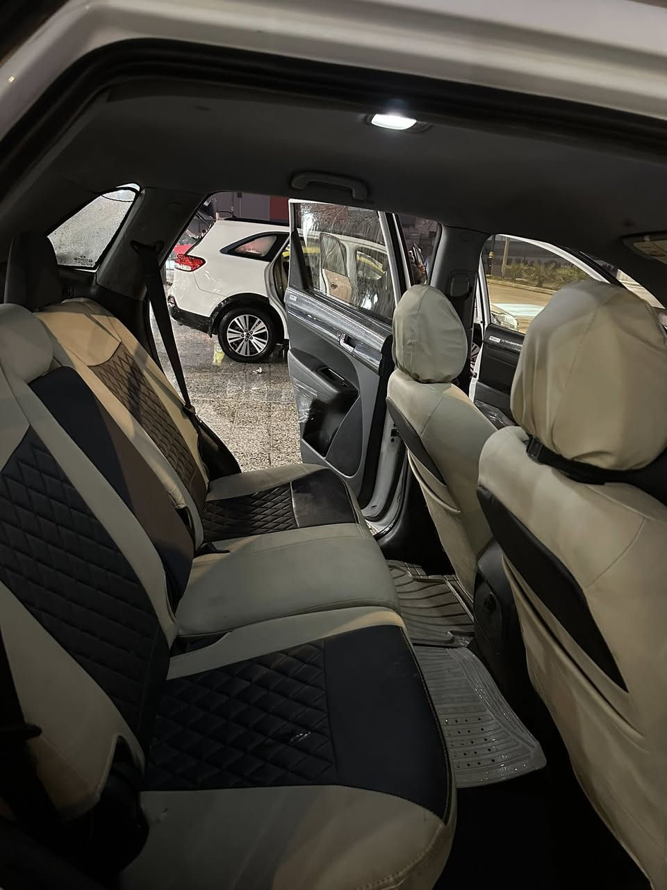 السلام عليكم
سورنتو موديل 2011 للبيع 

محرك 6 سلندر شرط 

ضرر قبغ صندوق مبدل وكالة 

تبريد تدفئة شرط

مانع انزلاق

طخم امامي خلفي شرط 

سيارة جاهزة ماتصرف عليها دينار 

عنوان موصل حي الرفاعي 

رقم مسطرة جديد

ماشيه 130 الف ميل

السعر 145$ بيها مجال للطيبين   
 
***********
