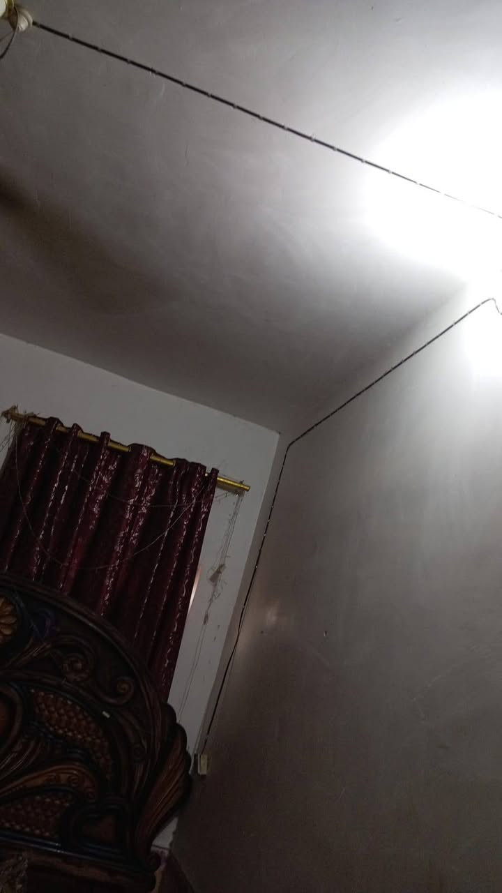 سلام عليكم بيت لبيع مساحه 100 متر بنا طابوك غرفه صاله وستقبال وكراج ومطبخ   وحمامات تشاريف لبيت كله سيراميك وكاشي وسكف فرشي شارع ليمام رضا يم لمولد  سعر 35 وبي مجال ومراوس بكبر ***********
