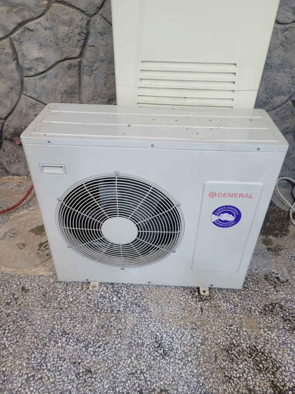 سبلت جنرال الاصلي ٣ طن شغال وكامل غازه مقفول غراضه كاملة تبريده ثلج تدفئة تبريد الجهاز كلش نظيف المكان بغداد للاستفسار 
*********** بغداد, العراق
