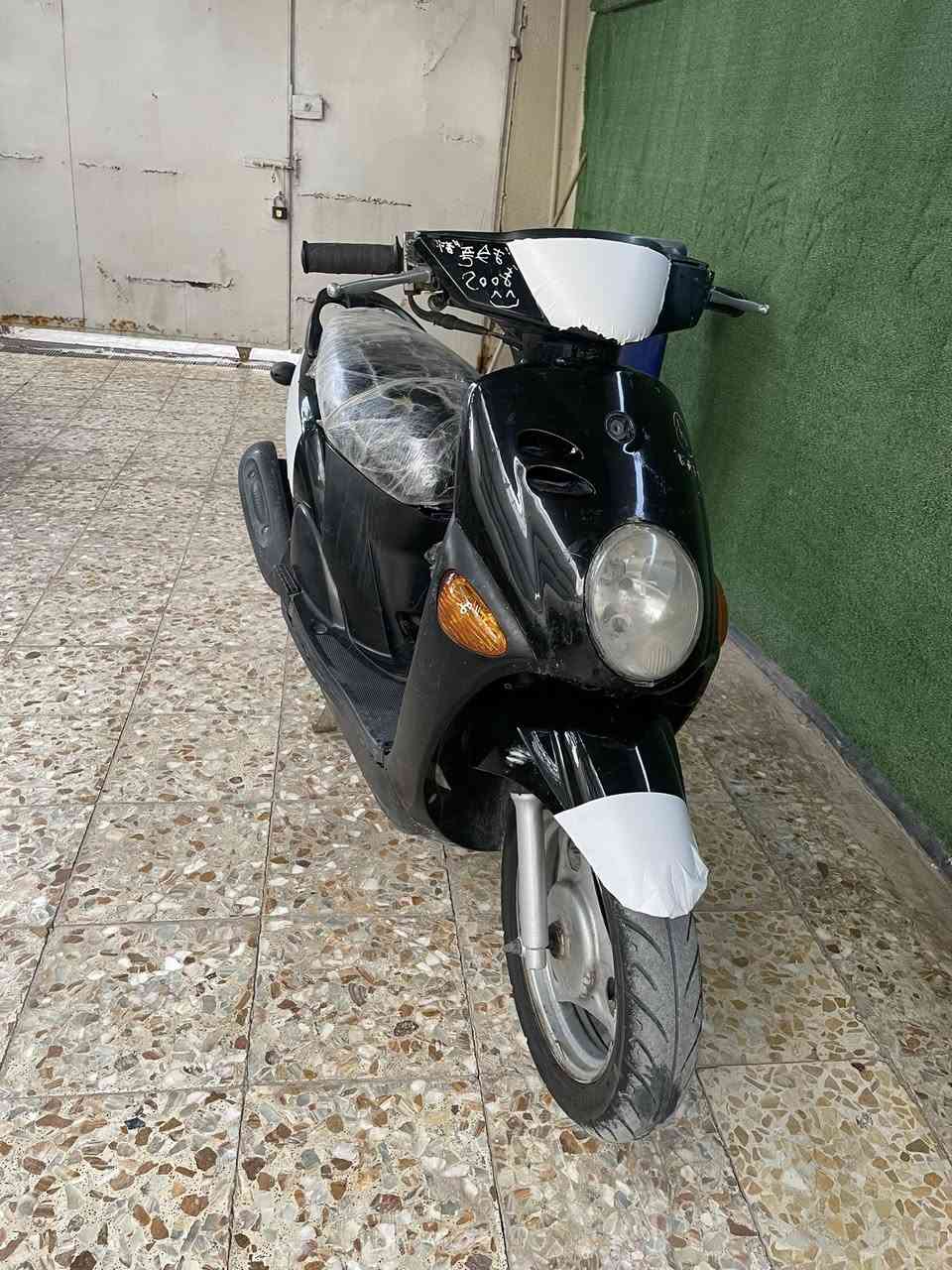 للبيع دراجه فله  نوزل ماعوزها شي تجفيت جديد ماعوزها ايشي كلشي جهاز سلف بئي وقت ويها كفرات لون اصفر سعرها 650 وبيها مجال مكان ناصريه  مركز ***********
