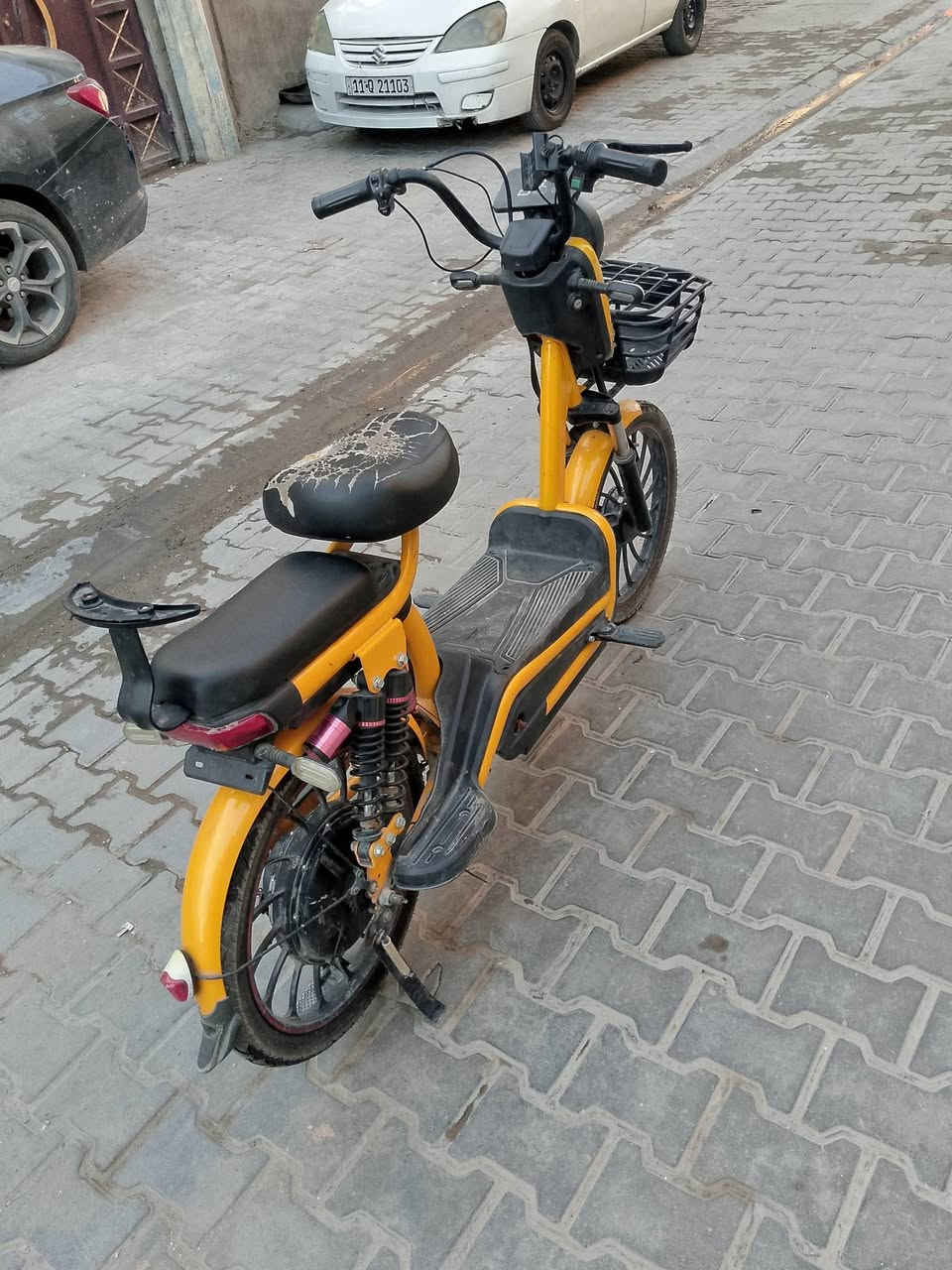 السلام عليكم دراجه شحن للبيع شغاله كامله 5بطاريات سعره 200 الف وبيه مجال مكانه بغداد الحرية ***********
