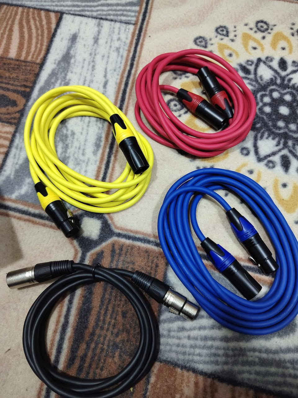 كيبلات صوتيه الطول ٣ متر
فقط الاصفر الطول متر


**إذا كنت صاحب هذا الإعلان وتريد حذفه لأي سبب، رجاءا أرسل رسالة إلى الدعم الفني**