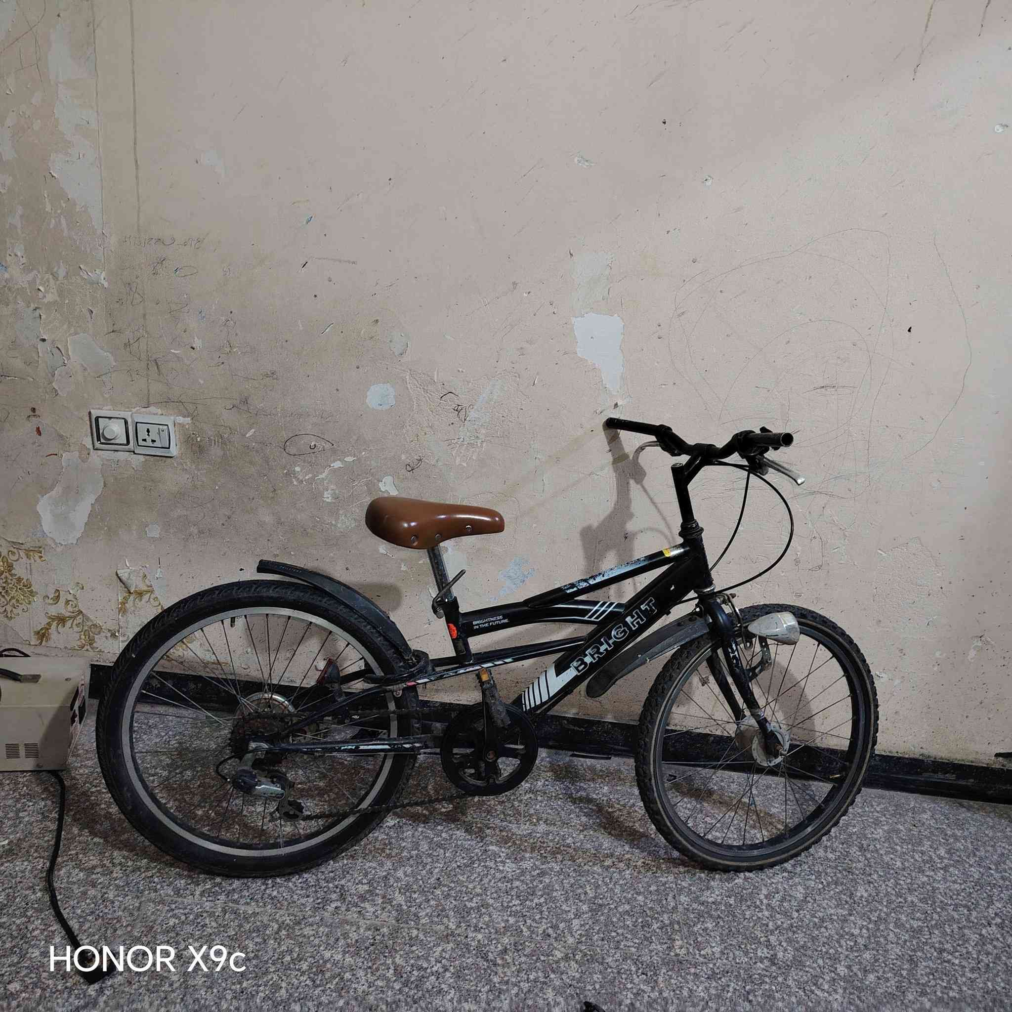 السلام عليكم عندي هذا البايسكل للبيع بـ ٧٥ الف قفل للاتصال على هذا الرقم ***********
