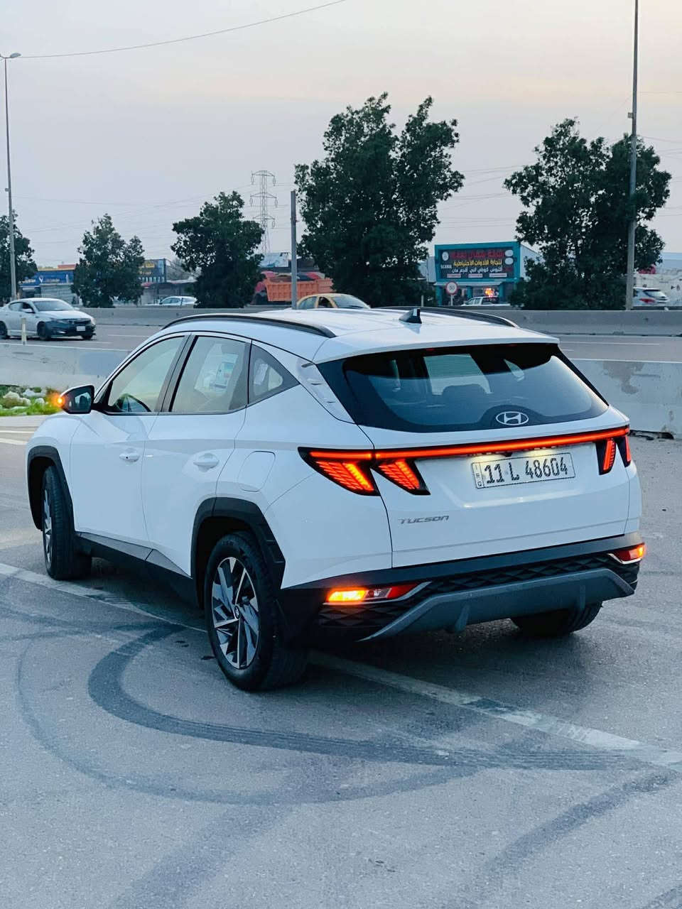 توسان 2024 خليجي 
مكفولة كفالة عامة من البارد والصبغ
رقم بغداد الدولي باسمي
ماشية 56 ألف كم. 
مكينة 2000 دوووش 
فل كامل ماعدا البانوراما
المواصفات
بصمة دخول ذكي
سايد بريك كهرباء
دكمة تشغيل
أوف وايت داخل
ويل 18
حساسات أمامية وخلفية
كشنين كهرباء
كامرة دوارة
تحكم ستيرن جهتين
تبريد قطعتين
مري شفط
شاحن وايرلس

مكان السياره بغداد 
رقم صاحب السيارة 
***********

علق تم يصلك #السعر خاص 🔥🤩
