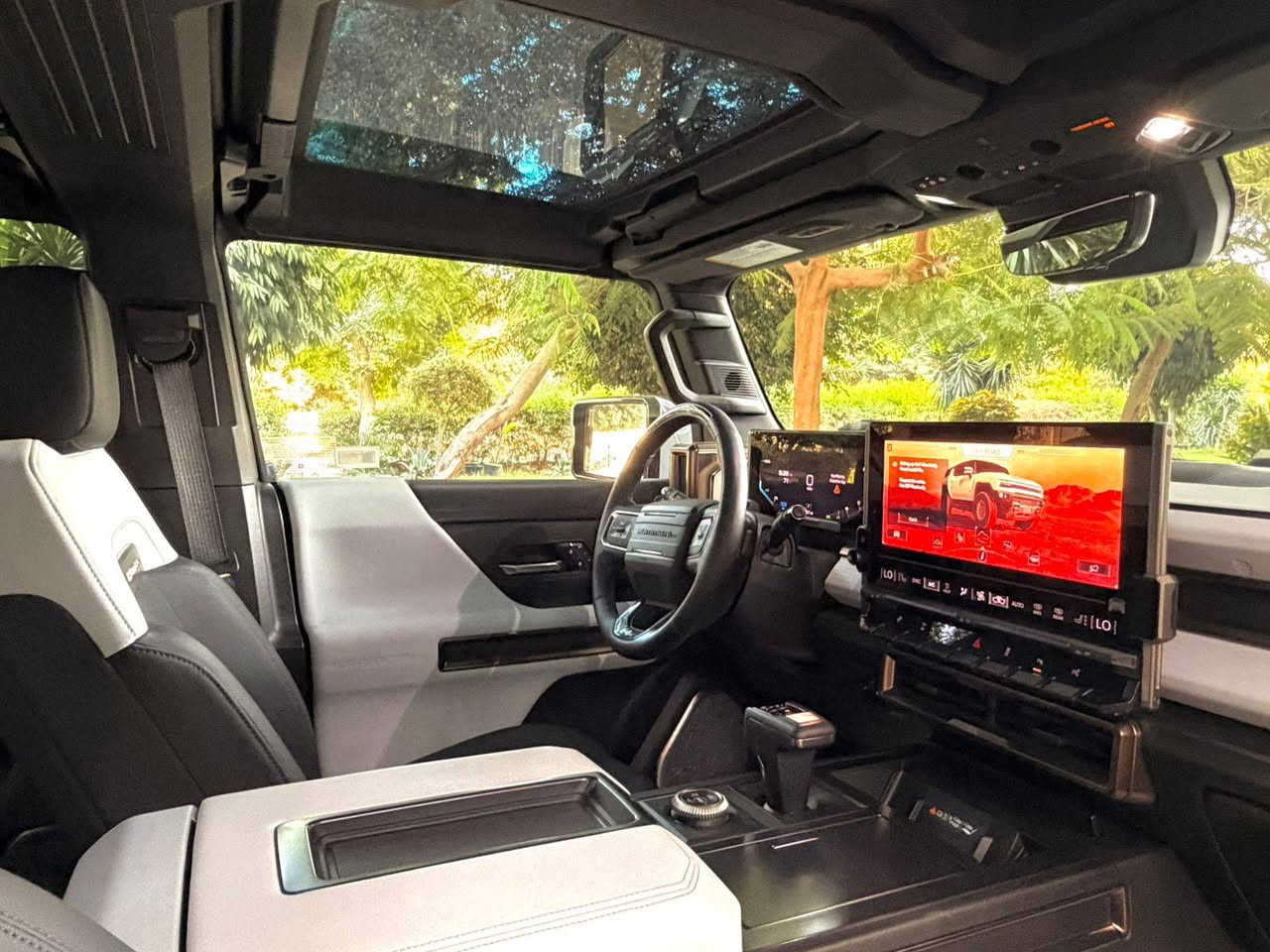 للبيع 🔥
HUMMER EV 2024
زيرو كيلومتر – بحالة الوكالة

⚡ قوة 800 حصان
⚡ مدى البطارية 550 كم
⚡ دفع رباعي 4WD
⚡ أداء ثنائي المحركات
⚡ نظام تعليق هوائي
⚡ سقف بانوراما قابل للفك
⚡ شاشة 13.4 بوصة + نظام ملاحة
⚡ Apple CarPlay & Android Auto
⚡ نظام صوتي BOSE
⚡ مقاعد تبريد وتسخين
⚡ كاميرات 360 وكاميرات أسفل السيارة
⚡ نظام النقطة العمياء والمحافظة على المسار
⚡ باكدج أوف رود كامل

سيارة كهربائية بالكامل بمواصفات فاخرة 
متوفرة الان في معرض CARFAX🔥
https://www.facebook.com/share/1EL4ePBN7g/


**إذا كنت صاحب هذا الإعلان وتريد حذفه لأي سبب، رجاءا أرسل رسالة إلى الدعم الفني**