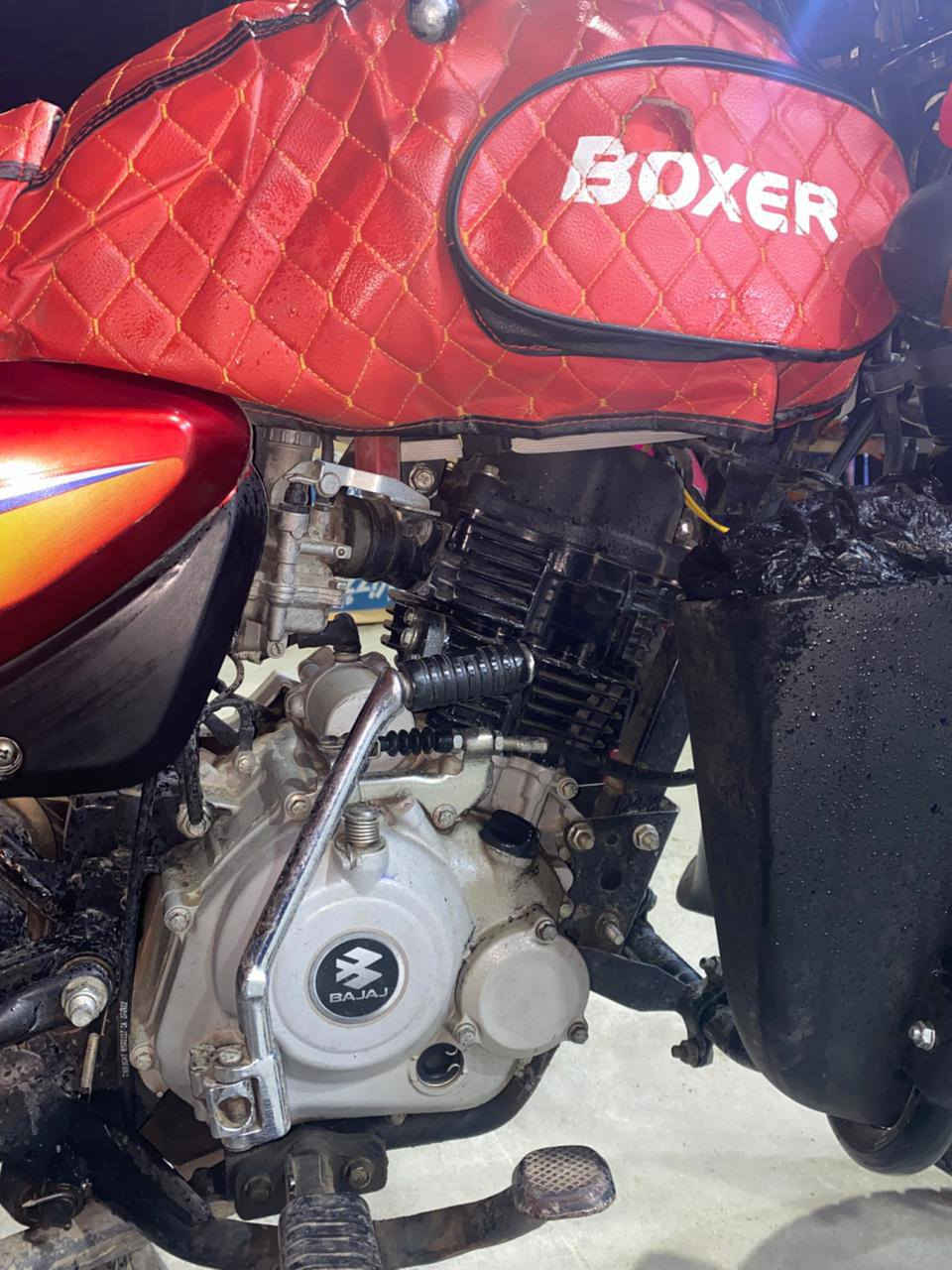 سلام عليكم ورحمة الله وبركاته
دراجه بوكسر جبلي 🏍
موديل / 2022 
رقم وسنويه
دراجه كل نضيفه أي نقص ما بيها كبل شغل وطلع 
مكينه مبدل بيها بس زنجيل فقط  
أرقم الهاتف / ***********
السعر / 2,250 وبيها مجال لشراء
