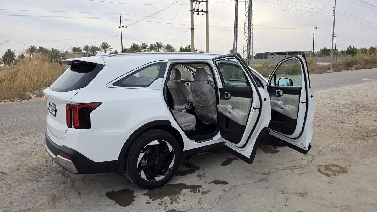 محرك ٦ سلندر  حجم محرك ٣٥٠٠
 ٧ راكب شاشة متصلة
ويل ٢٠ كامرة خلفية 
شاشة متصلة ٦٤ لون محيطي
تبريد ٣ قطع مناخي منفصل
كراسي كهرباء 
حساس مطر وشاشة تبريد لمس
تشغيل عن بعد وكير ماوس
٤ انظمة قيادة وفول تحكم ستيرن
جنطة كهرباء وحساس امامي وخلفي
اريل نفيكتر وباقي المواصفات
ضمان شركة نيم 
ماشية 
العنوان بغداد  ***********
