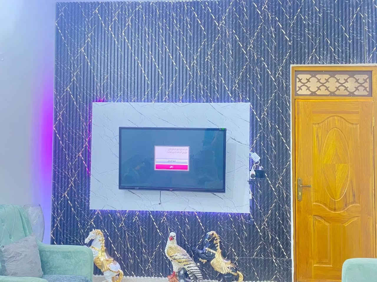 بيت للبيع سند زراعي ٢٥  تسجيل طابو محكمة
كربلاء المقدسة طريق بغداد عمود ٥٤ قرب مطبخ العتبه 
تتوفر كافة الخدمات 
مساحة ١٠٠ الواجهة ٧ونص طابقين 
الارضي يتوفر مطبخ مفتوح ومطبخ حار و استقبال و صالة مفتوحه وغرفة نوم و حمام تواليت غربي و يتوفر ايضا ساحة خارجية و تواليت شرقي 
الطابق الثاني 👈
يتوفر صالة ع درج ويتوفر غرفتين كبار الغرفة الاولى ٧ ونص طول وعرض اربعه والغرفة الثانية ٦ونص طول مع تواليت والعرض ٤ ونص مع بلكونه مفتوحه طول ٦ ونص وعرض ٣ 
🤚
مقابل البيت حديقة خاصة وبصف البيت قطعة متروكه لئن بيها ٣ متر محرم تخص ابو المنطقة 
هاتف ***********
